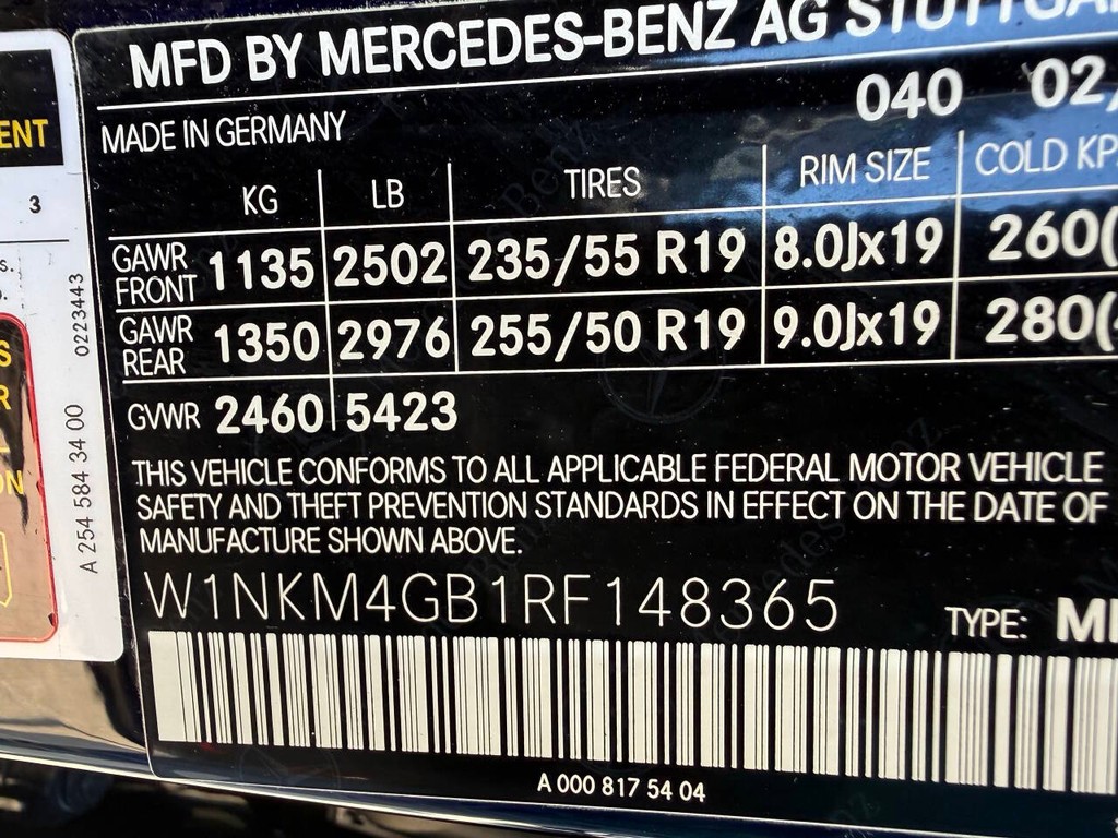 Mercedes-Benz GLC Vehicle Full-screen Gallery Image 34