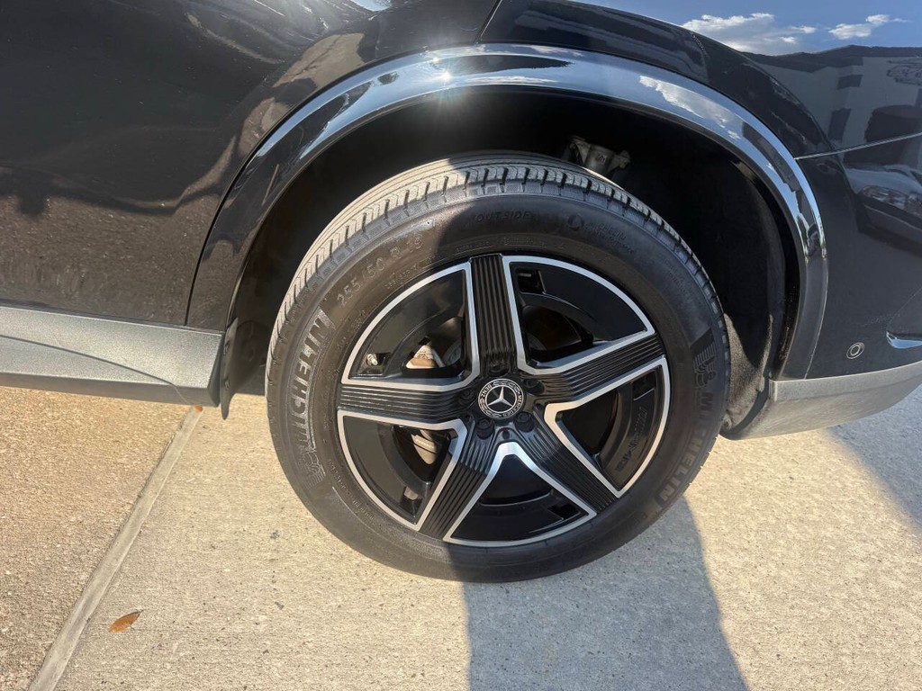 Mercedes-Benz GLC Vehicle Full-screen Gallery Image 36
