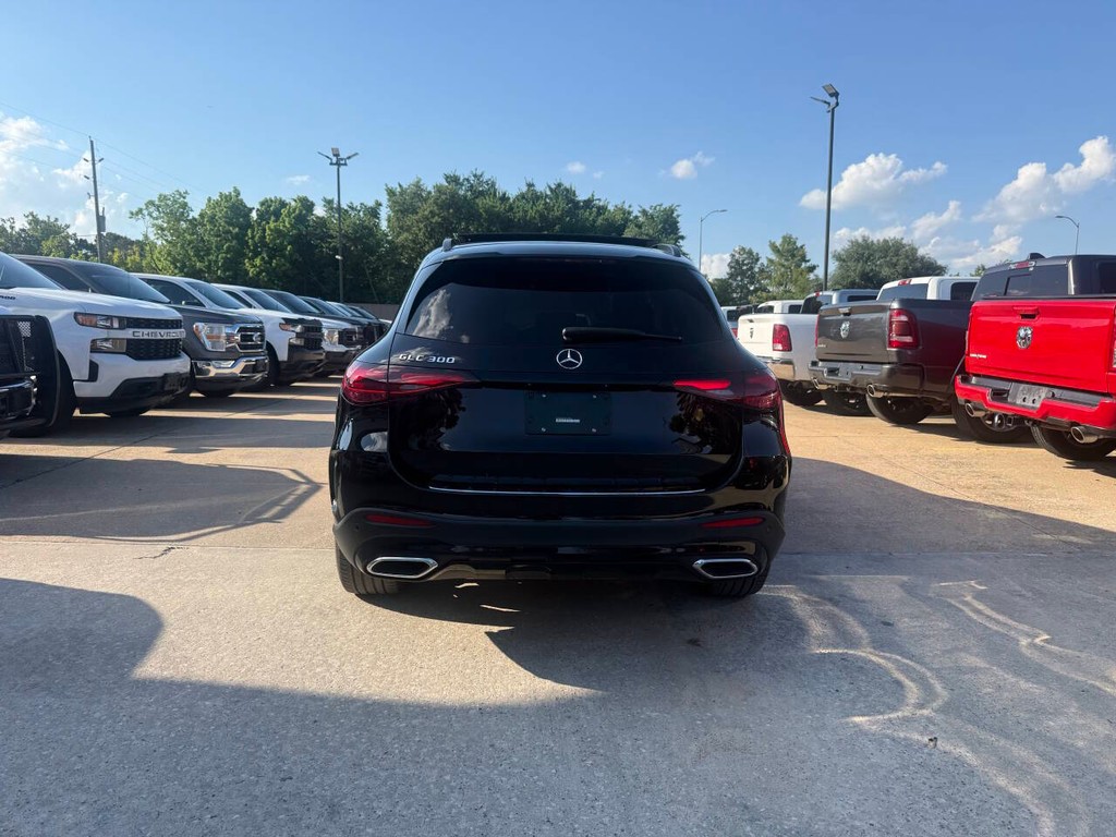 Mercedes-Benz GLC Vehicle Full-screen Gallery Image 39