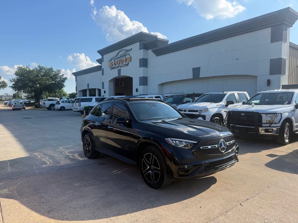 Mercedes-Benz GLC Vehicle Full-screen Gallery Image 42