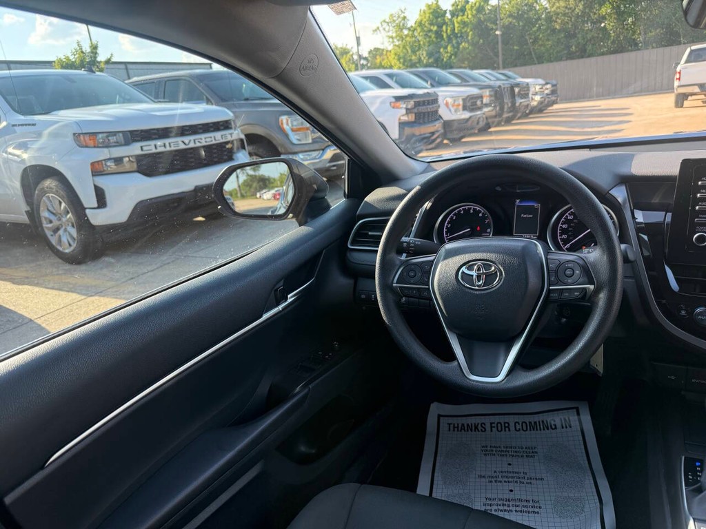 Toyota Camry Vehicle Full-screen Gallery Image 19