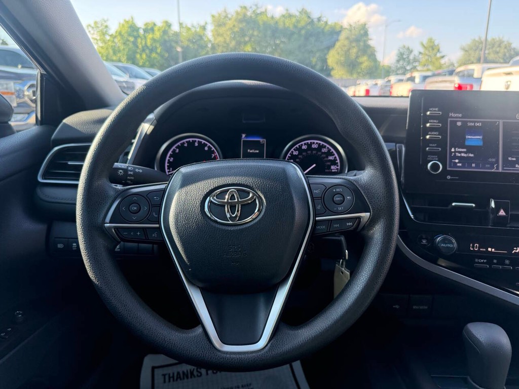 Toyota Camry Vehicle Full-screen Gallery Image 22