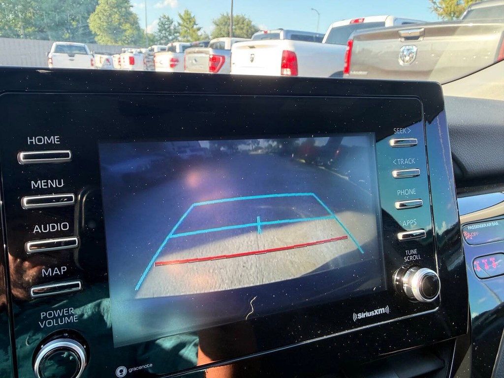 Toyota Camry Vehicle Full-screen Gallery Image 26