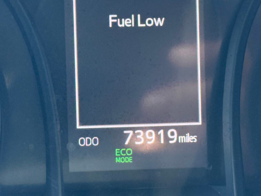 Toyota Camry Vehicle Full-screen Gallery Image 31