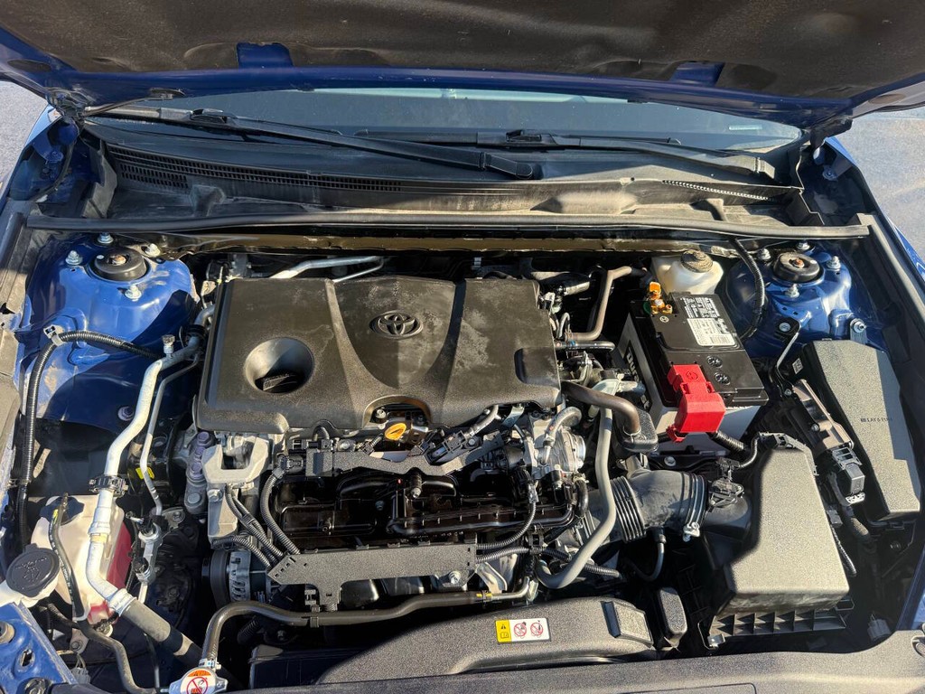 Toyota Camry Vehicle Full-screen Gallery Image 33