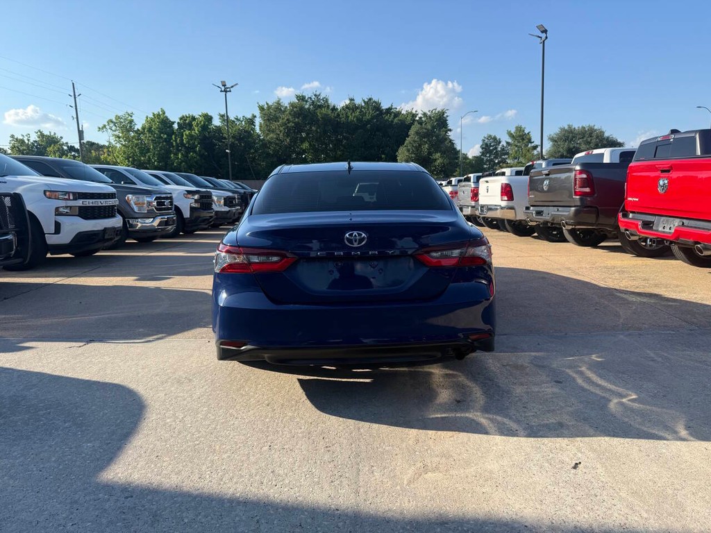 Toyota Camry Vehicle Full-screen Gallery Image 36