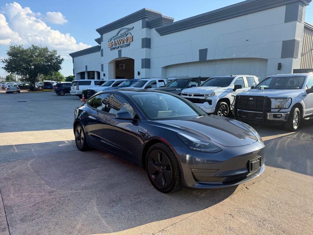 Tesla Model 3 Vehicle Full-screen Gallery Image 02