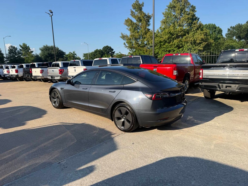Tesla Model 3 Vehicle Full-screen Gallery Image 04