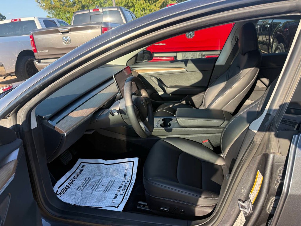 Tesla Model 3 Vehicle Full-screen Gallery Image 07