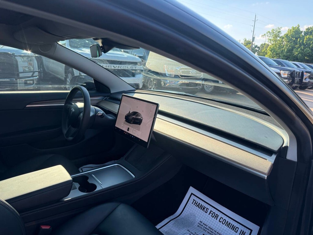 Tesla Model 3 Vehicle Full-screen Gallery Image 09