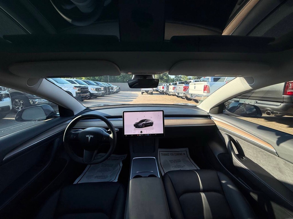 Tesla Model 3 Vehicle Full-screen Gallery Image 18