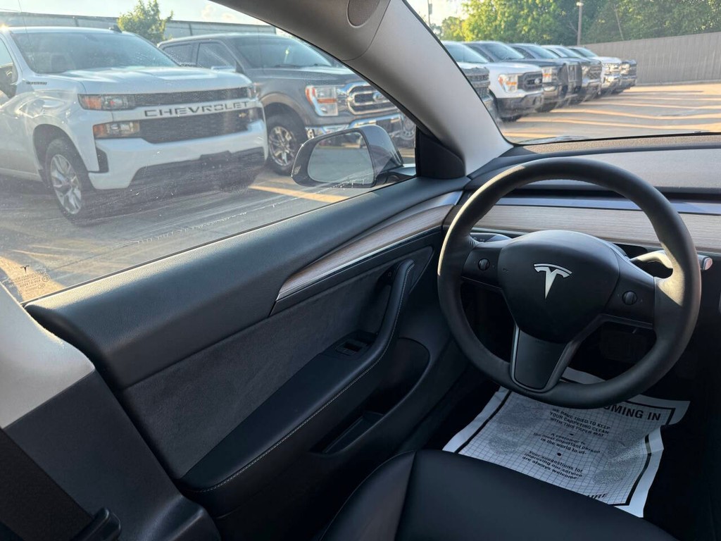 Tesla Model 3 Vehicle Full-screen Gallery Image 19