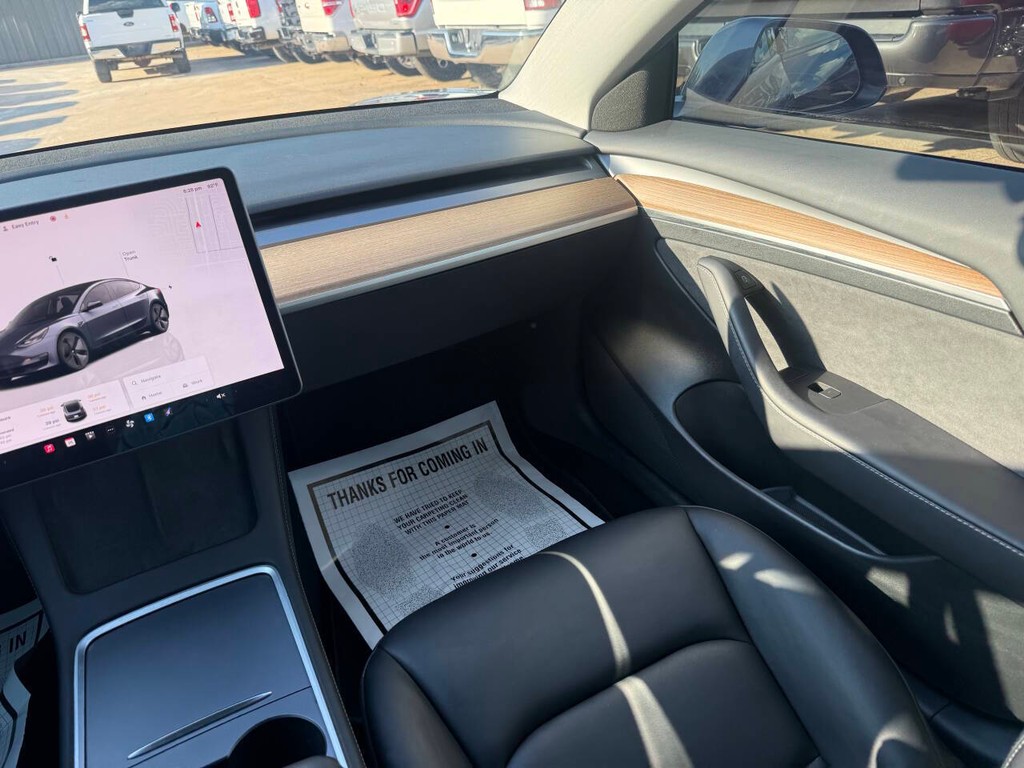 Tesla Model 3 Vehicle Full-screen Gallery Image 20