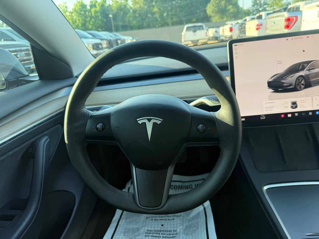 Tesla Model 3 Vehicle Full-screen Gallery Image 22