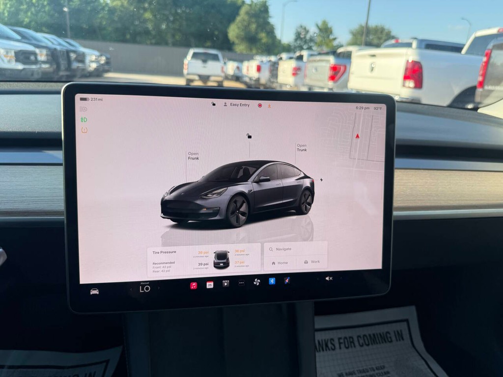 Tesla Model 3 Vehicle Full-screen Gallery Image 24