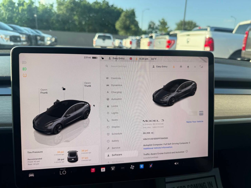 Tesla Model 3 Vehicle Full-screen Gallery Image 26