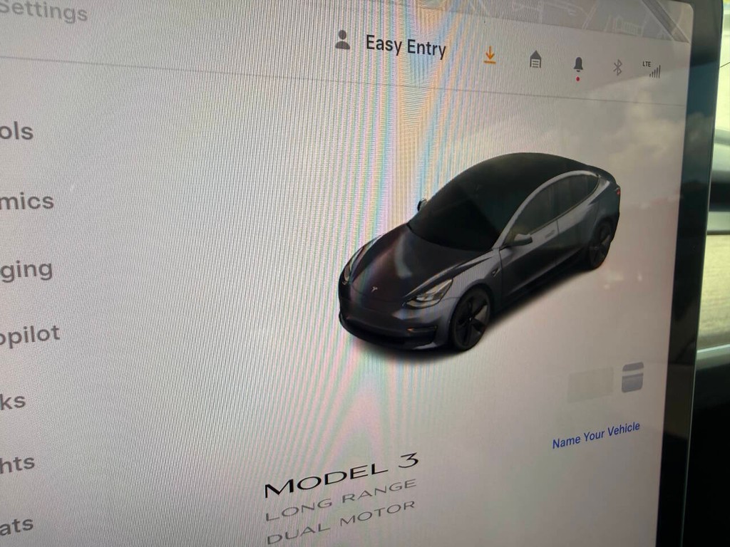 Tesla Model 3 Vehicle Full-screen Gallery Image 27
