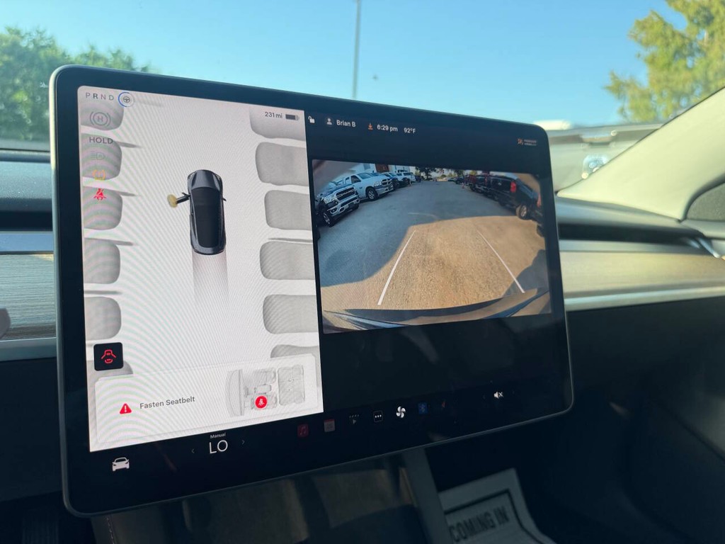 Tesla Model 3 Vehicle Full-screen Gallery Image 29