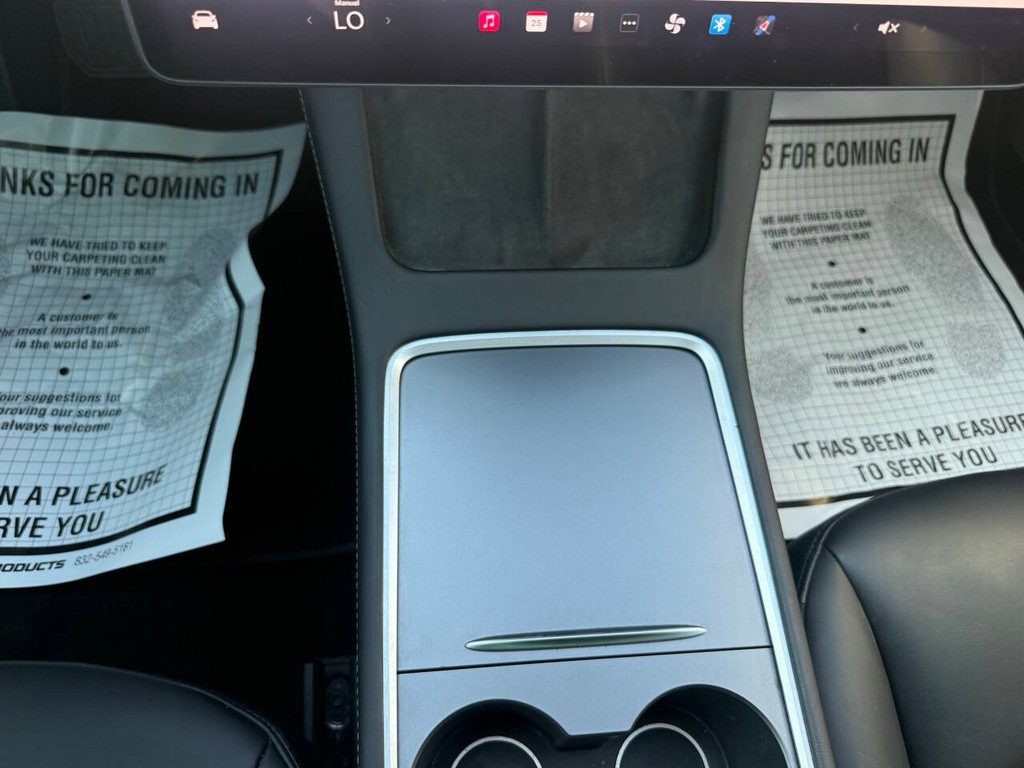 Tesla Model 3 Vehicle Full-screen Gallery Image 30