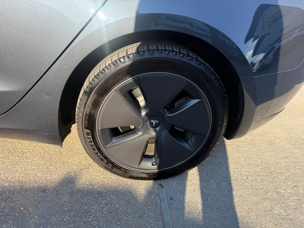 Tesla Model 3 Vehicle Full-screen Gallery Image 37