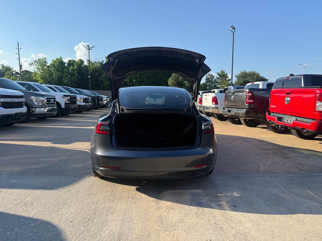 Tesla Model 3 Vehicle Full-screen Gallery Image 38