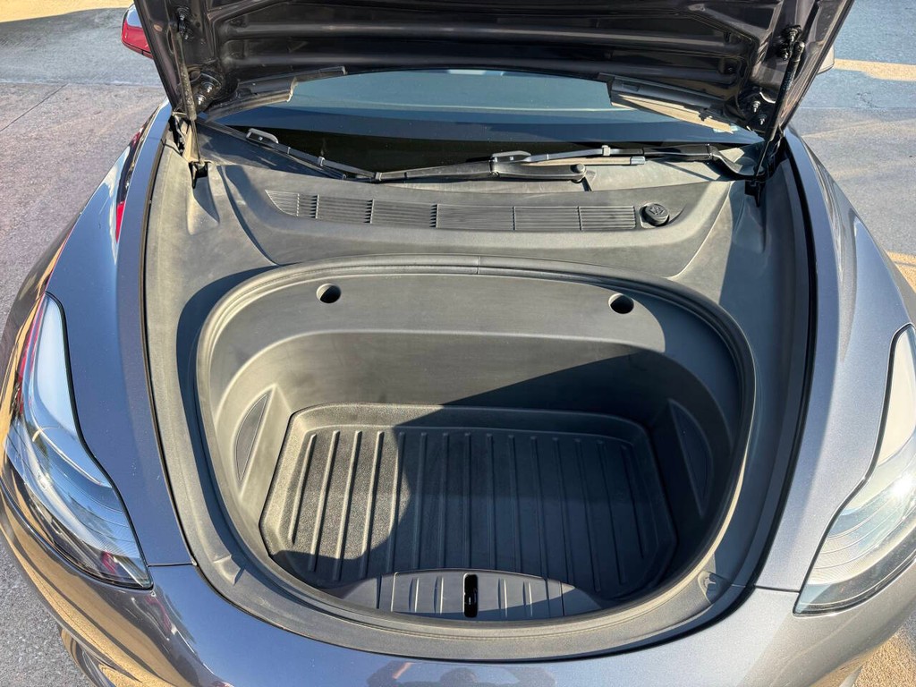 Tesla Model 3 Vehicle Full-screen Gallery Image 39