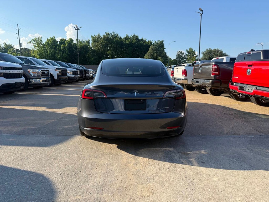 Tesla Model 3 Vehicle Full-screen Gallery Image 40