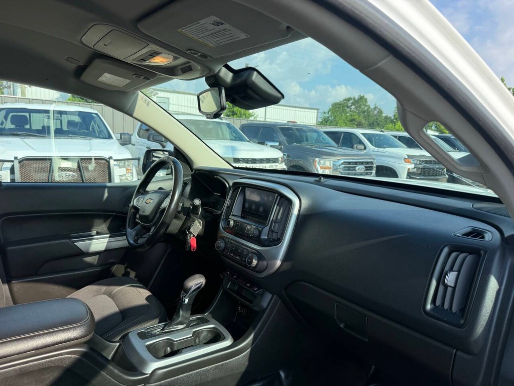 Chevrolet Colorado Vehicle Full-screen Gallery Image 09