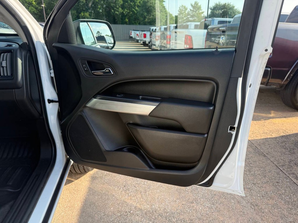Chevrolet Colorado Vehicle Full-screen Gallery Image 11