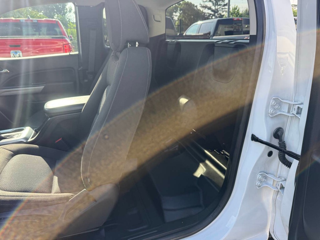 Chevrolet Colorado Vehicle Full-screen Gallery Image 12