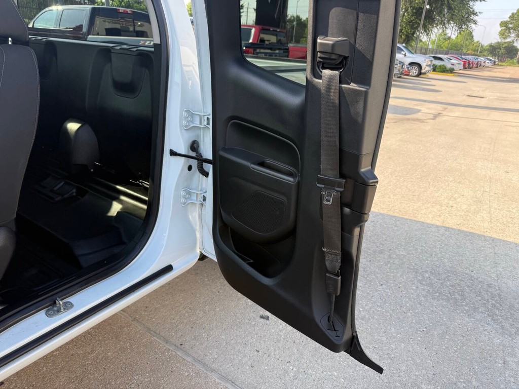 Chevrolet Colorado Vehicle Full-screen Gallery Image 13