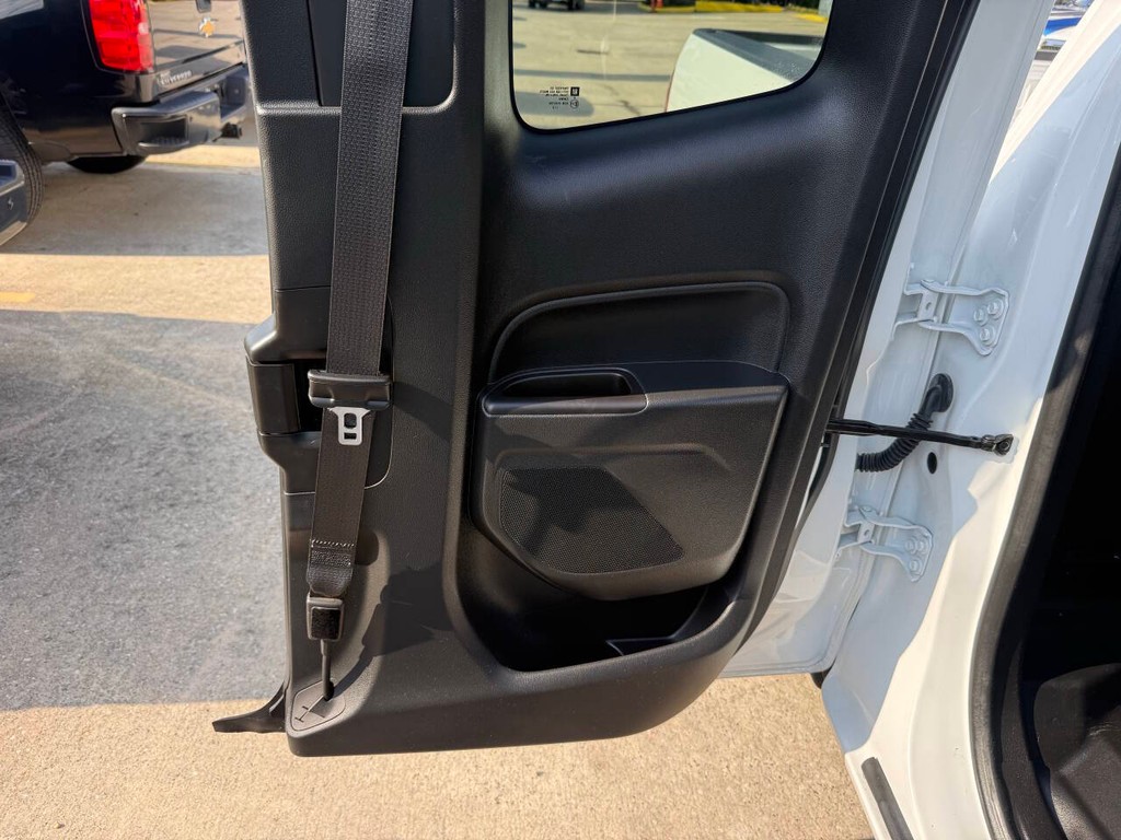 Chevrolet Colorado Vehicle Full-screen Gallery Image 15