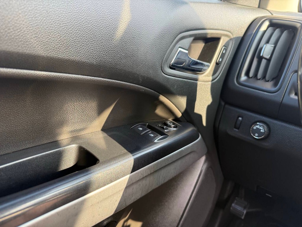 Chevrolet Colorado Vehicle Full-screen Gallery Image 26