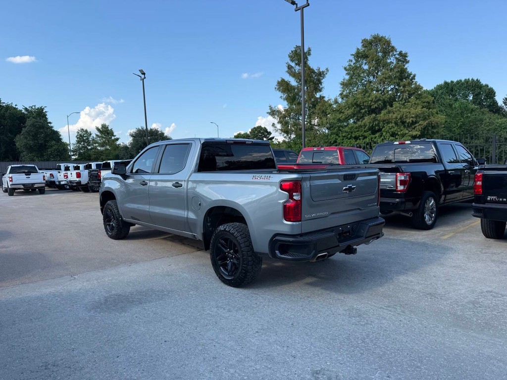 Chevrolet Silverado 1500 Vehicle Full-screen Gallery Image 03