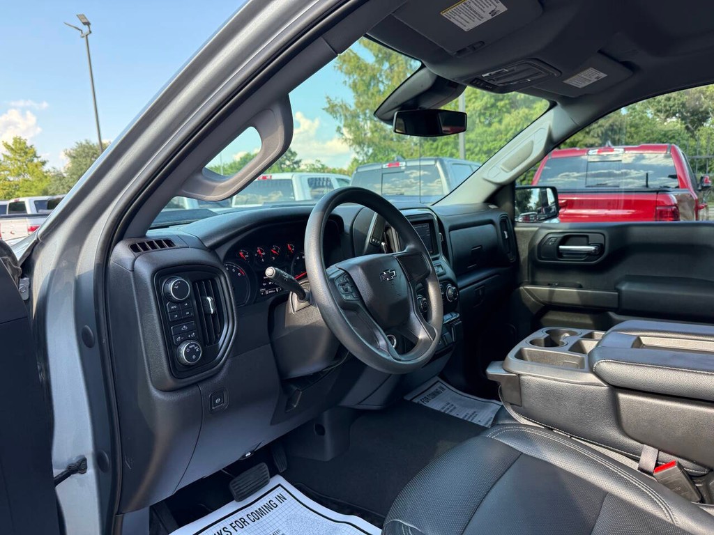 Chevrolet Silverado 1500 Vehicle Full-screen Gallery Image 05
