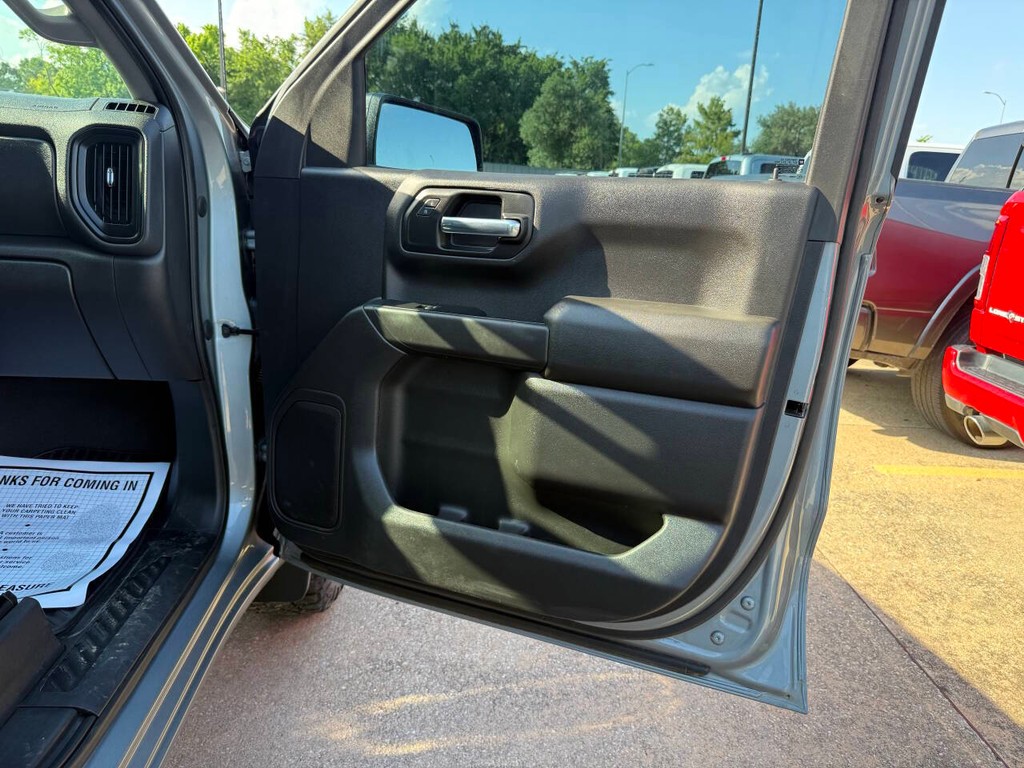 Chevrolet Silverado 1500 Vehicle Full-screen Gallery Image 10