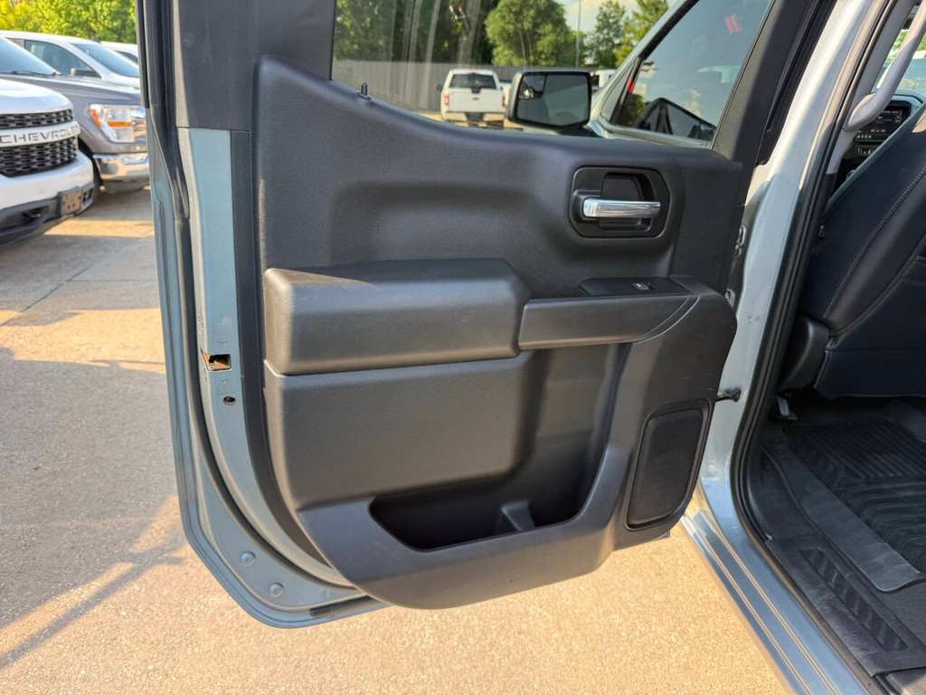 Chevrolet Silverado 1500 Vehicle Full-screen Gallery Image 13