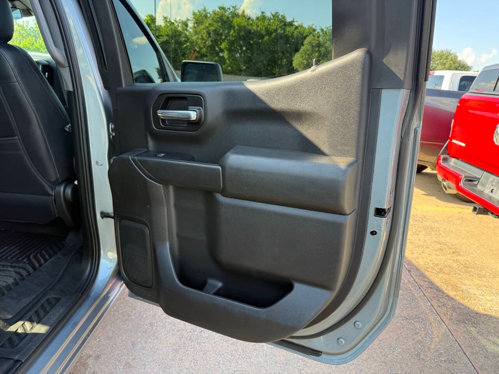 Chevrolet Silverado 1500 Vehicle Full-screen Gallery Image 15