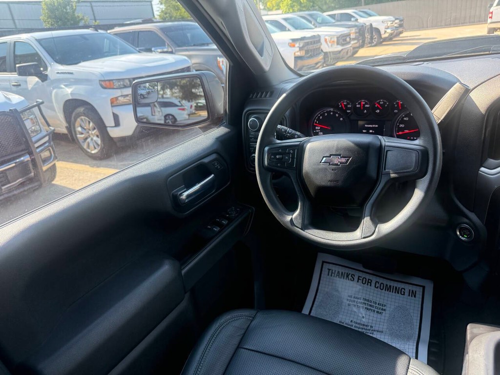 Chevrolet Silverado 1500 Vehicle Full-screen Gallery Image 18