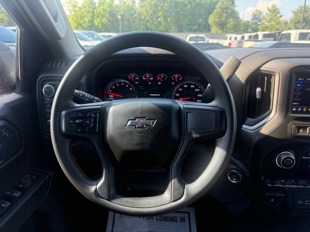 Chevrolet Silverado 1500 Vehicle Full-screen Gallery Image 21