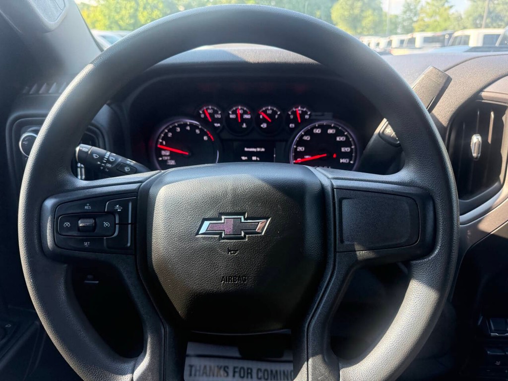 Chevrolet Silverado 1500 Vehicle Full-screen Gallery Image 22