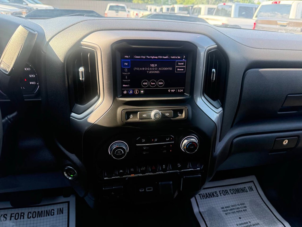 Chevrolet Silverado 1500 Vehicle Full-screen Gallery Image 23