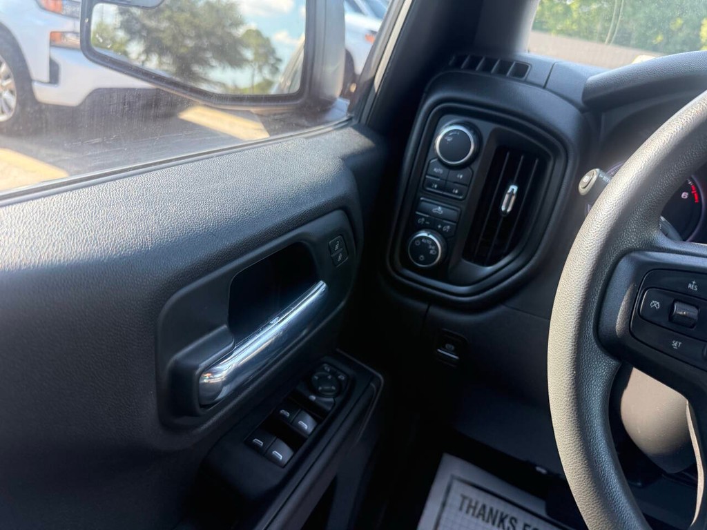 Chevrolet Silverado 1500 Vehicle Full-screen Gallery Image 29