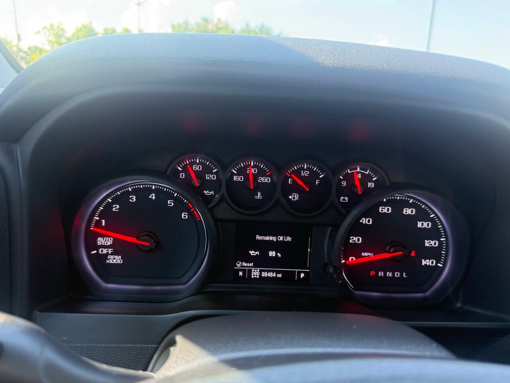 Chevrolet Silverado 1500 Vehicle Full-screen Gallery Image 30
