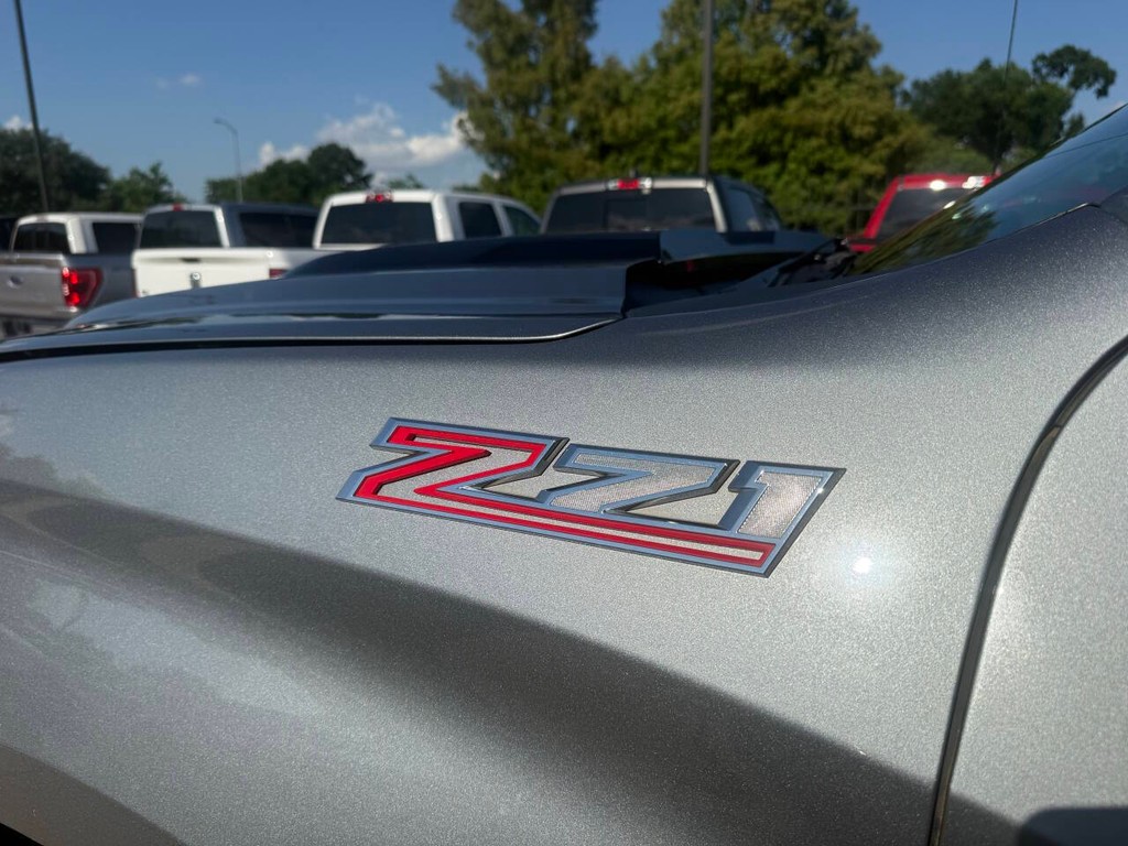 Chevrolet Silverado 1500 Vehicle Full-screen Gallery Image 36