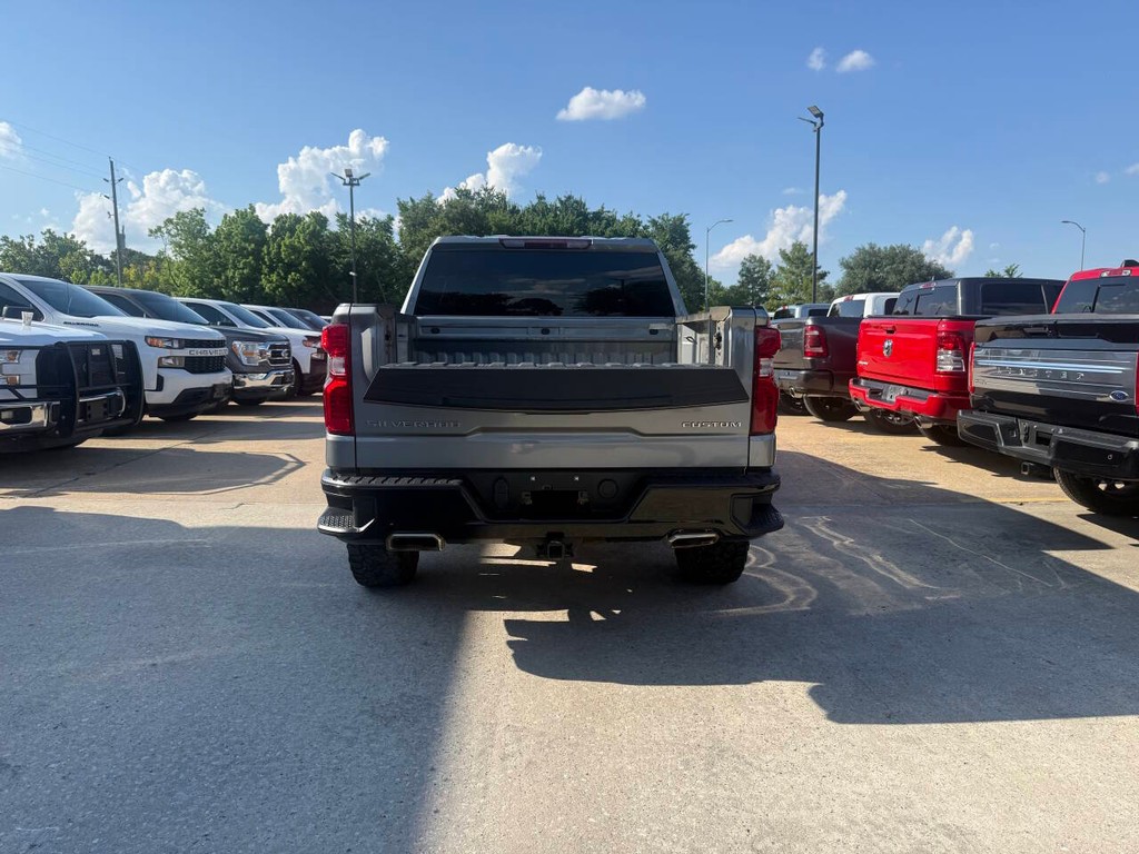 Chevrolet Silverado 1500 Vehicle Full-screen Gallery Image 37