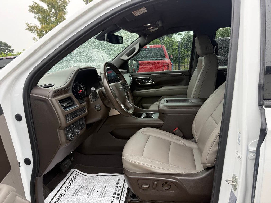 Chevrolet Suburban Vehicle Full-screen Gallery Image 07