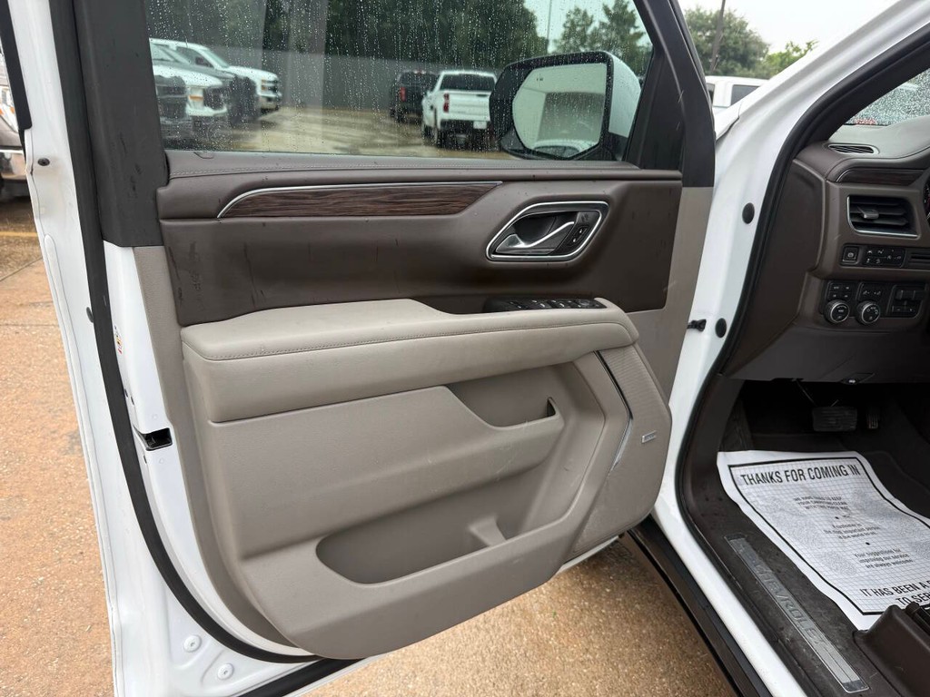 Chevrolet Suburban Vehicle Full-screen Gallery Image 08
