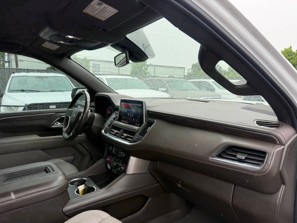 Chevrolet Suburban Vehicle Full-screen Gallery Image 09