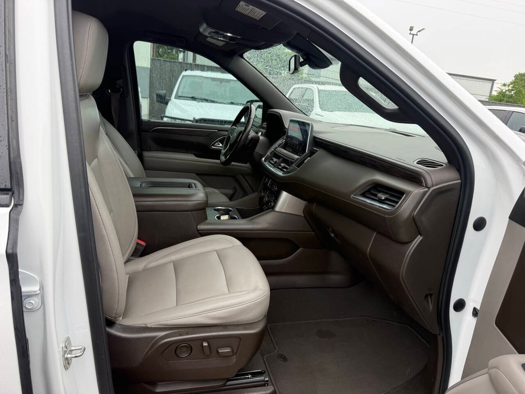 Chevrolet Suburban Vehicle Full-screen Gallery Image 10